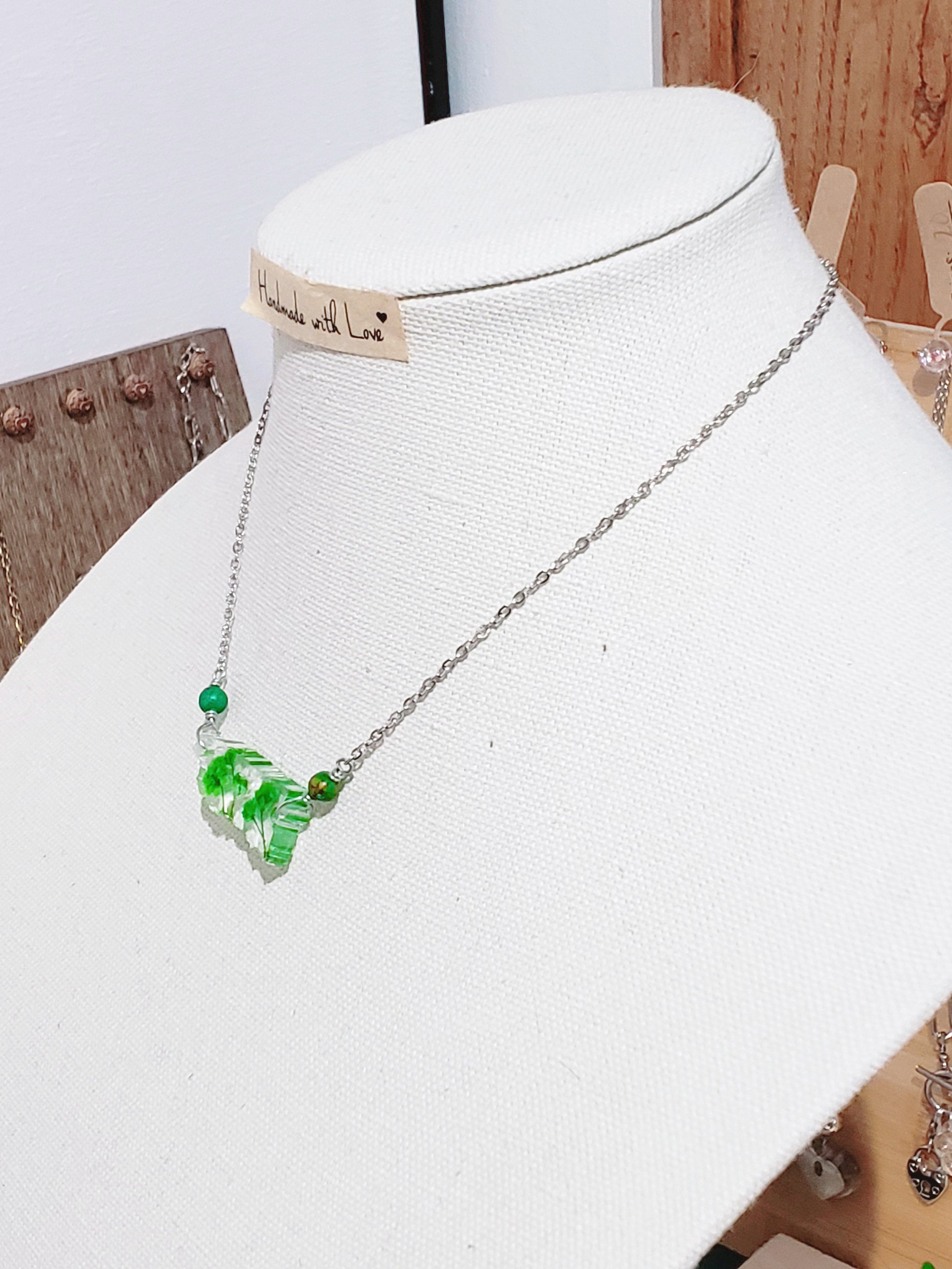 Collar en Acero Inoxidable con Dije de Mapa de PR en resina Transparente con Flores Verdes secas - K.Beloved LLC