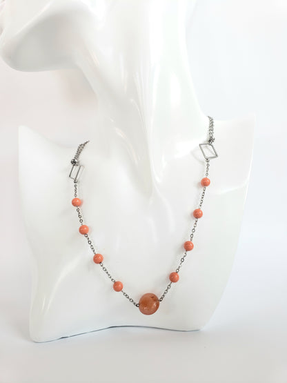 Collar de Acero Inoxidable con Perlas de Cristal Genuinas que ofrecen un Estilo Sutil y Delicado - K.Beloved LLC