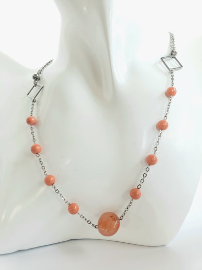 Collar de Acero Inoxidable con Perlas de Cristal Genuinas que ofrecen un Estilo Sutil y Delicado - K.Beloved LLC