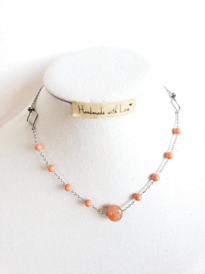 Collar de Acero Inoxidable con Perlas de Cristal Genuinas que ofrecen un Estilo Sutil y Delicado - K.Beloved LLC