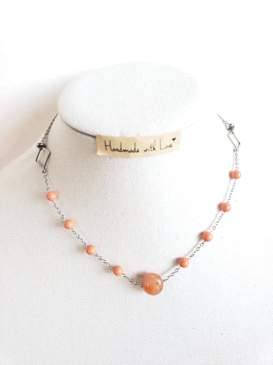 Collar de Acero Inoxidable con Perlas de Cristal Genuinas que ofrecen un Estilo Sutil y Delicado - K.Beloved LLC