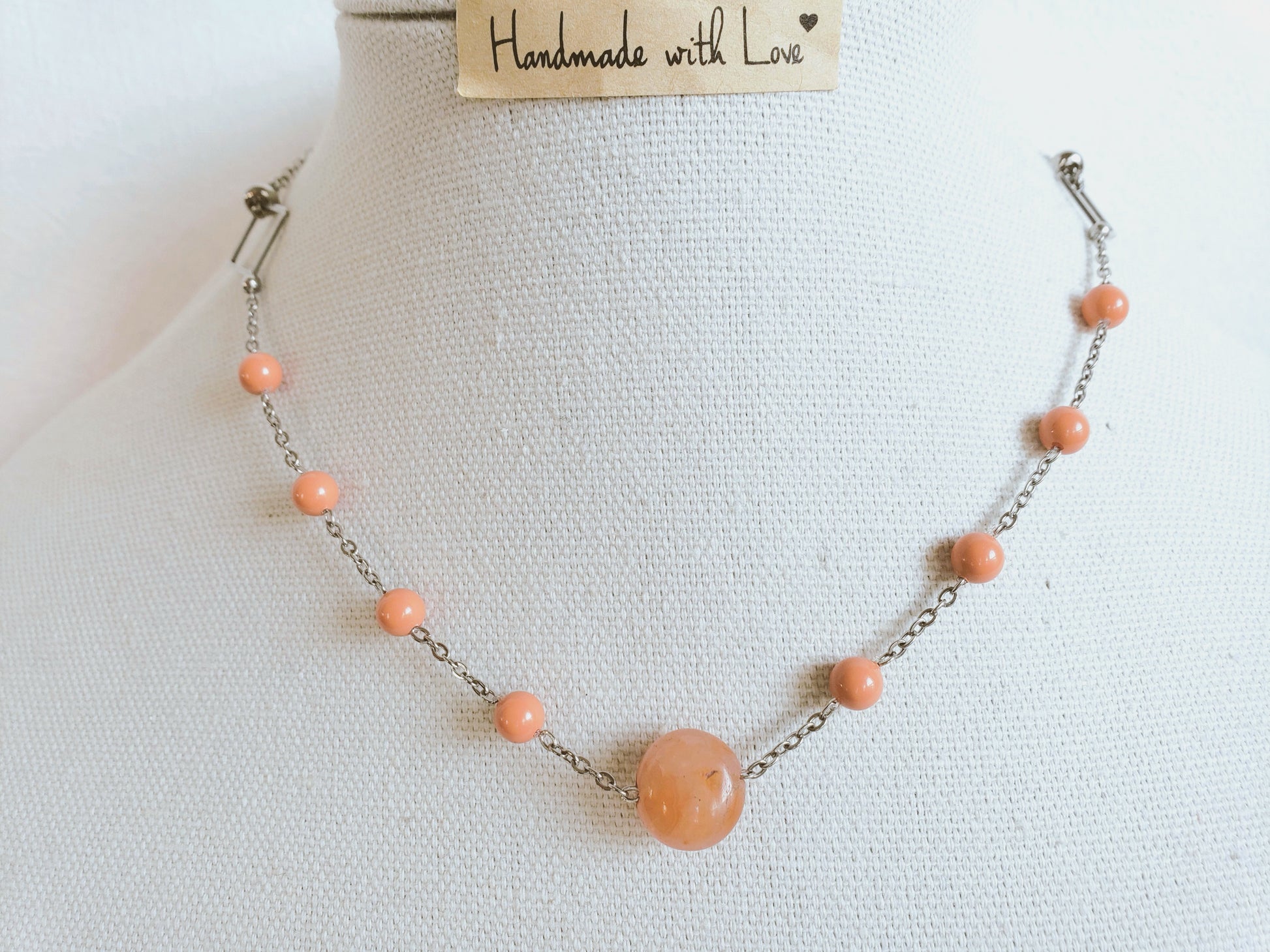 Collar de Acero Inoxidable con Perlas de Cristal Genuinas que ofrecen un Estilo Sutil y Delicado - K.Beloved LLC