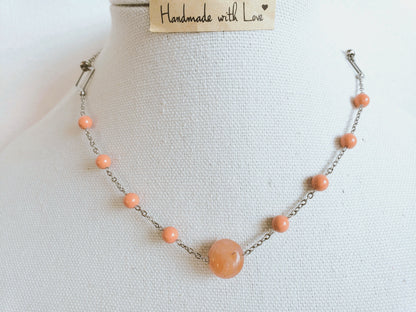 Collar de Acero Inoxidable con Perlas de Cristal Genuinas que ofrecen un Estilo Sutil y Delicado - K.Beloved LLC