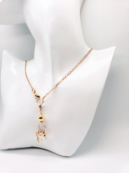 Collar en Acero Quirurgico con Dije Desmontable , con el nombre "MAMA" - K.Beloved LLC