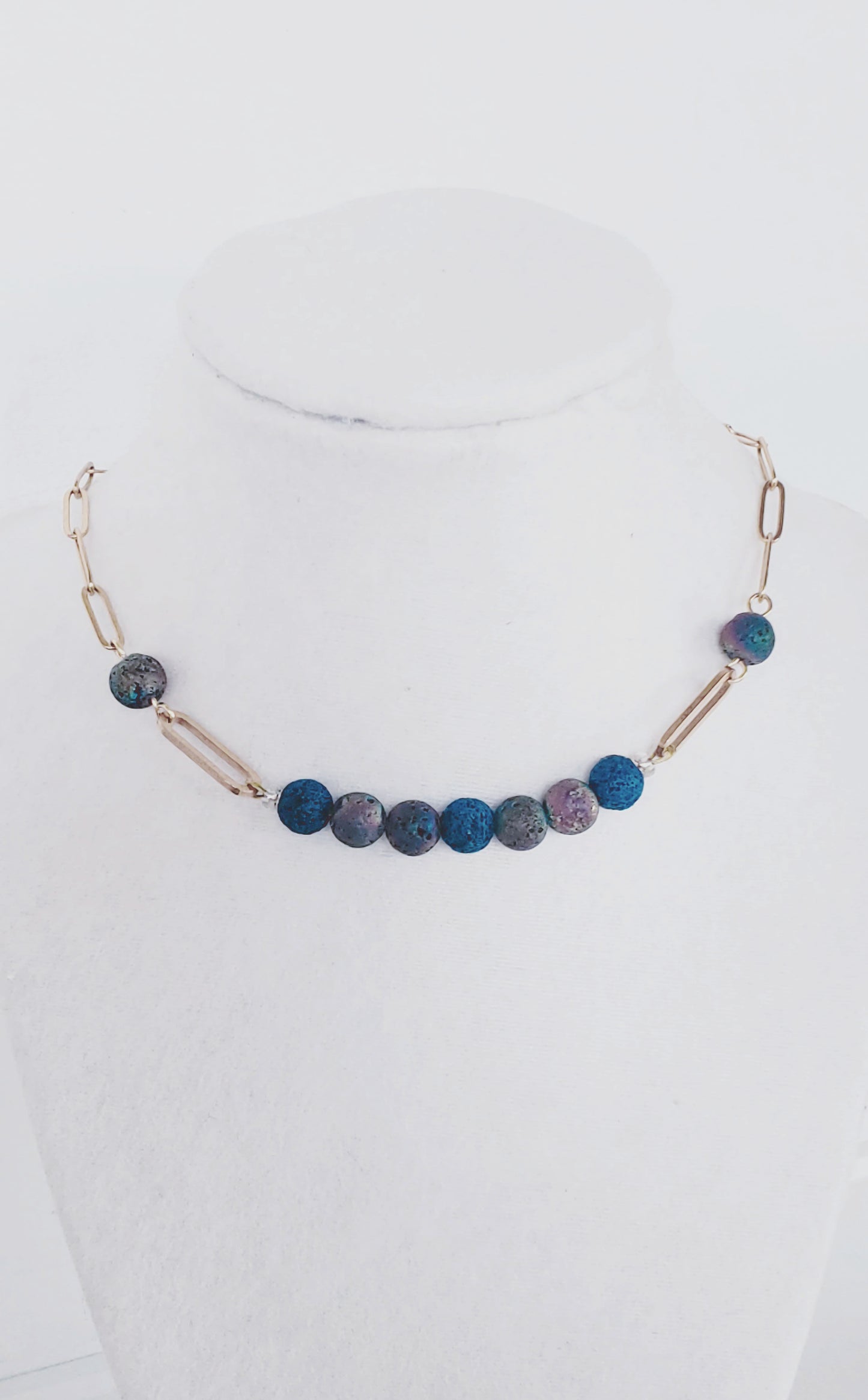 Collar  de eslabón en Acero Inoxidable con Piedra de Lava Rock Azul y Tornasol - K.Beloved LLC
