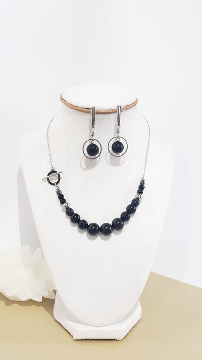 Conjunto de Collar y Aretes está elaborado en acero inoxidable con bellas  piedra de Agata y Onix negra. - K.Beloved LLC