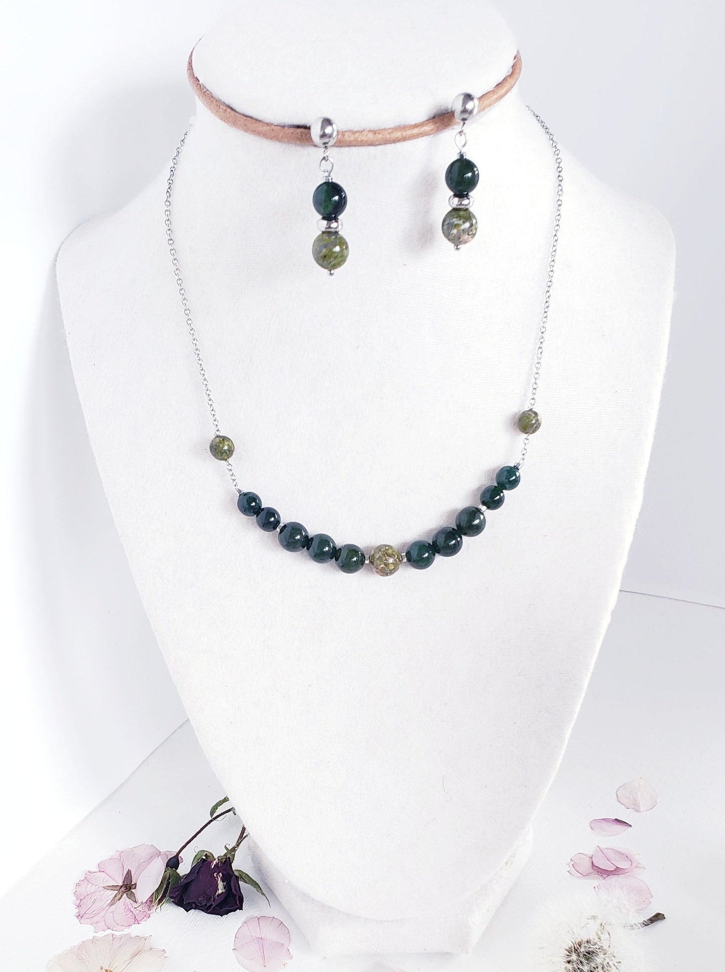 Delicado Collar y Aretes en Acero Inoxidable con Delicadas Piedras en Cuarzo Verde - K.Beloved LLC