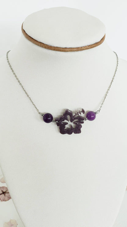 Collar en Acero Inoxidable  Flor Maga en Resina Violeta y Cuarzo Violeta - K.Beloved LLC