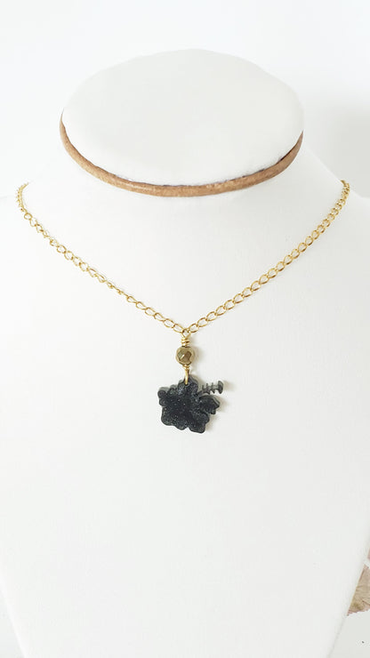 Collar en Acero Inoxidable 316 , con Colgante en Resina Flor Maga - K.Beloved LLC