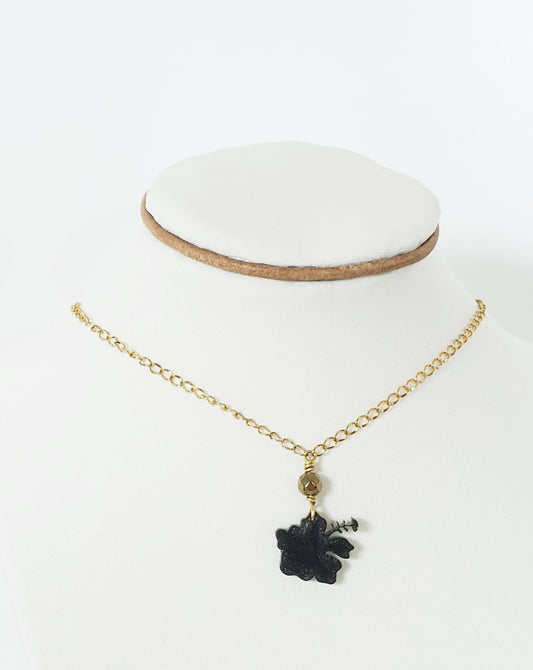 Collar en Acero Inoxidable 316 , con Colgante en Resina Flor Maga - K.Beloved LLC
