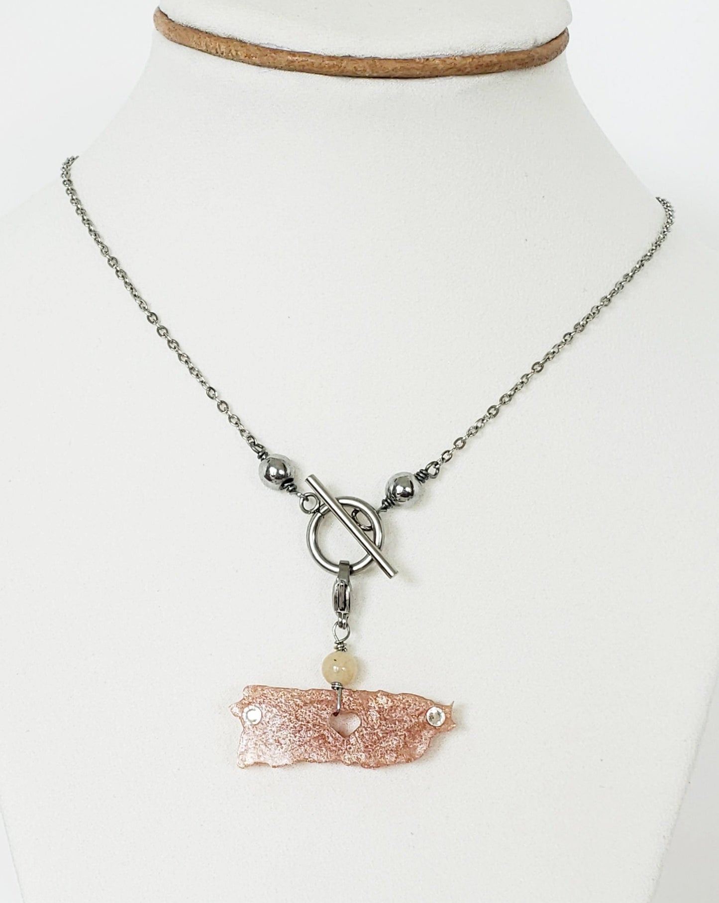 Collar en Acero Inoxidable con Dijes desmontables del Mapa De P.R. en Resina color  Durazno - K.Beloved LLC