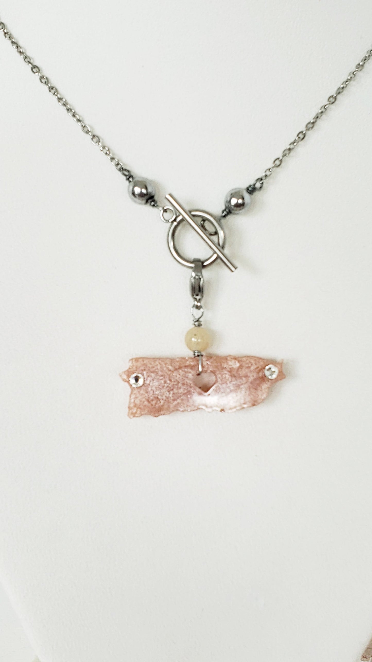 Collar en Acero Inoxidable con Dijes desmontables del Mapa De P.R. en Resina color  Durazno - K.Beloved LLC