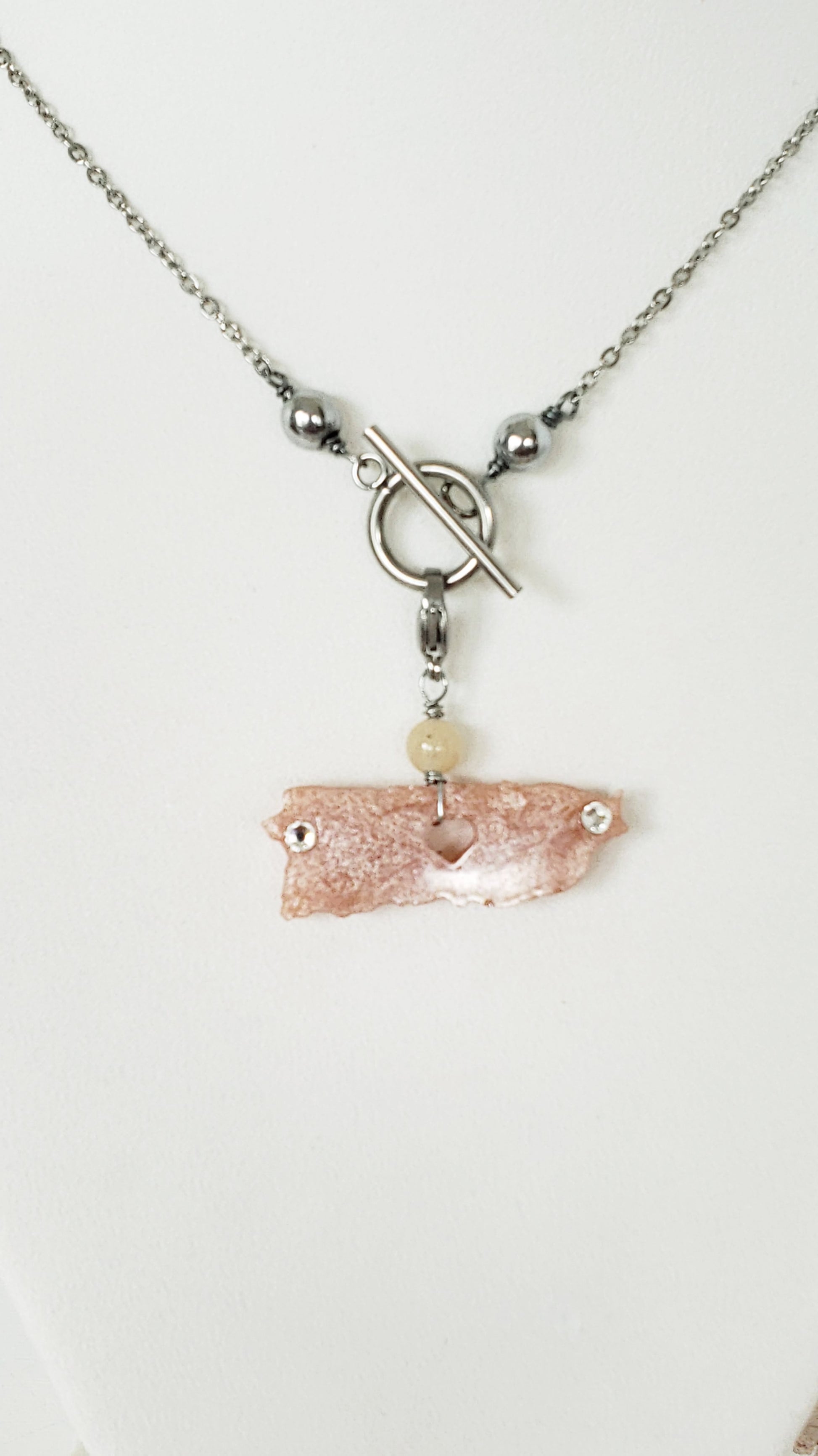 Collar en Acero Inoxidable con Dijes desmontables del Mapa De P.R. en Resina color  Durazno - K.Beloved LLC