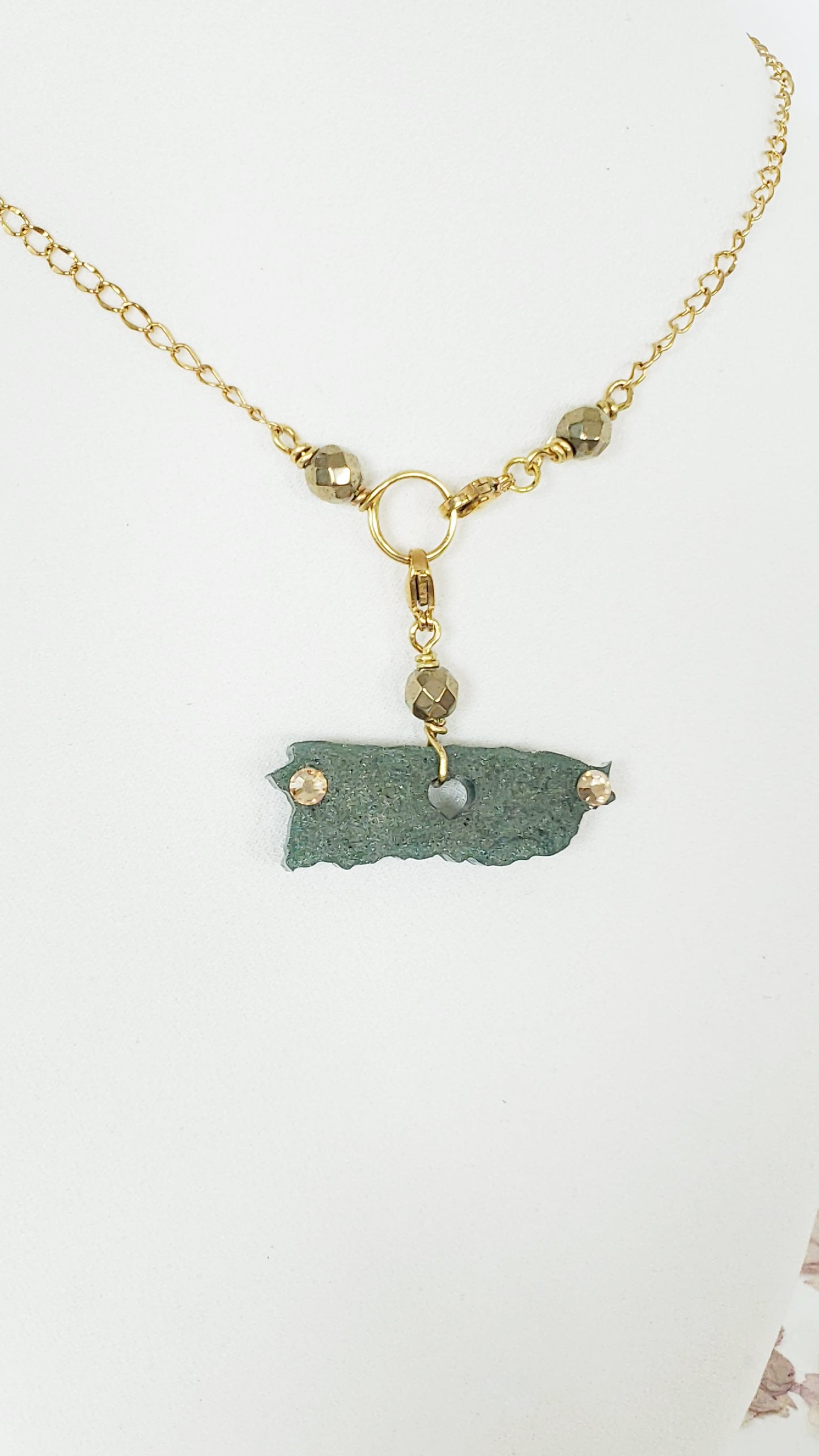 Collar en Acero Inoxidable con Dijes desmontables del Mapa De P.R. en Resina color Verde - K.Beloved LLC