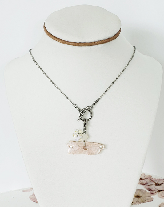 Collar en Acero Inoxidable con Dijes desmontables del Mapa De P.R. en Resina color Pastel Durazno - K.Beloved LLC