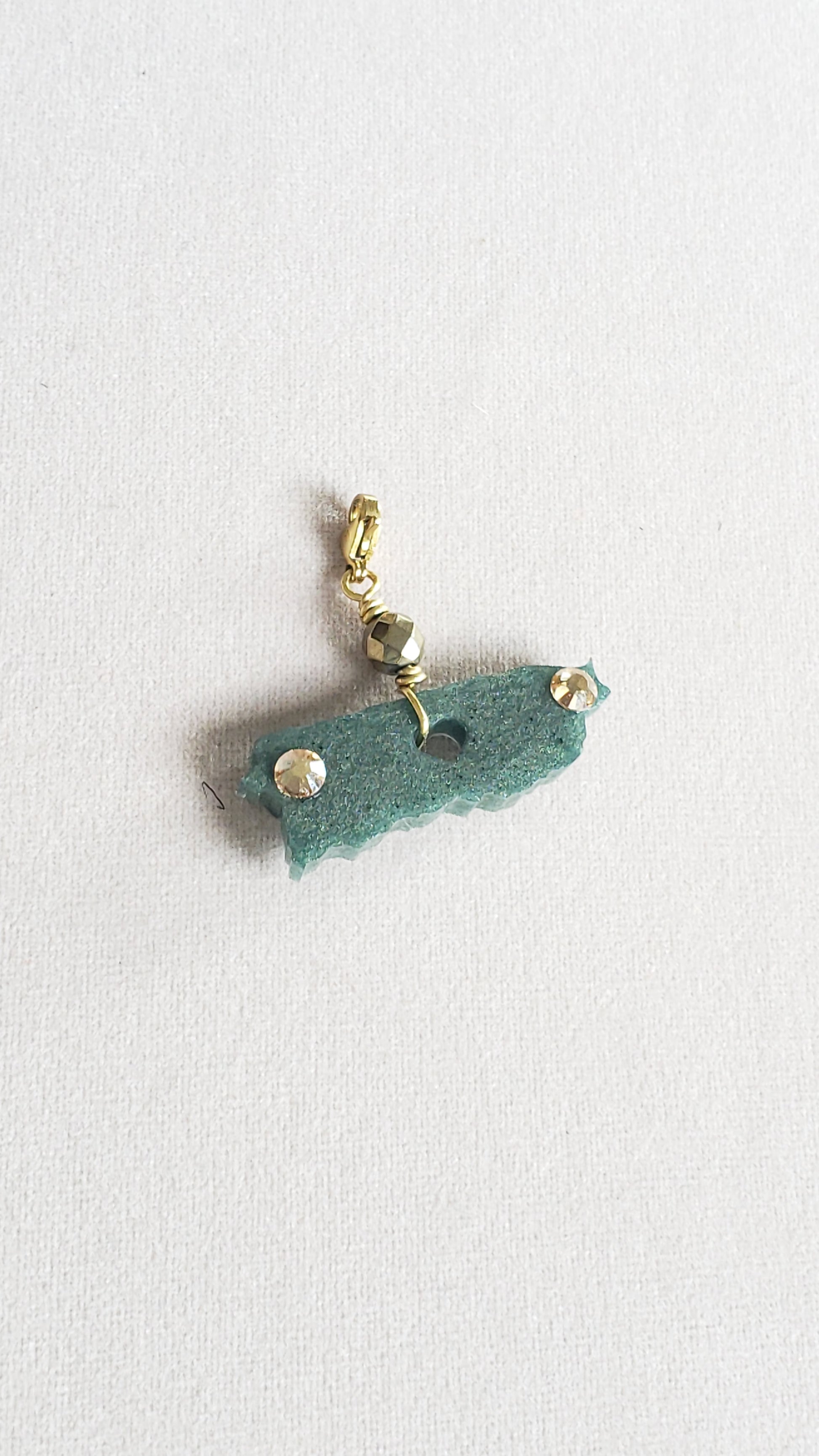 Collar en Acero Inoxidable con Dijes desmontables del Mapa De P.R. en Resina color Verde - K.Beloved LLC