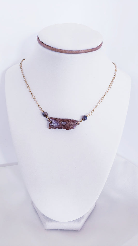 Collar en Acero Inoxidable con Dije de Mapa de P.R en Resina color Marrón - K.Beloved LLC