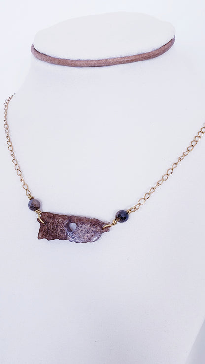 Collar en Acero Inoxidable con Dije de Mapa de P.R en Resina color Marrón - K.Beloved LLC