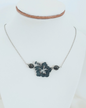 Collar  , en Acero Inoxidable con Flor Grande Maga en Resina Negro con Piedra Hematite Negro Plomo - K.Beloved LLC
