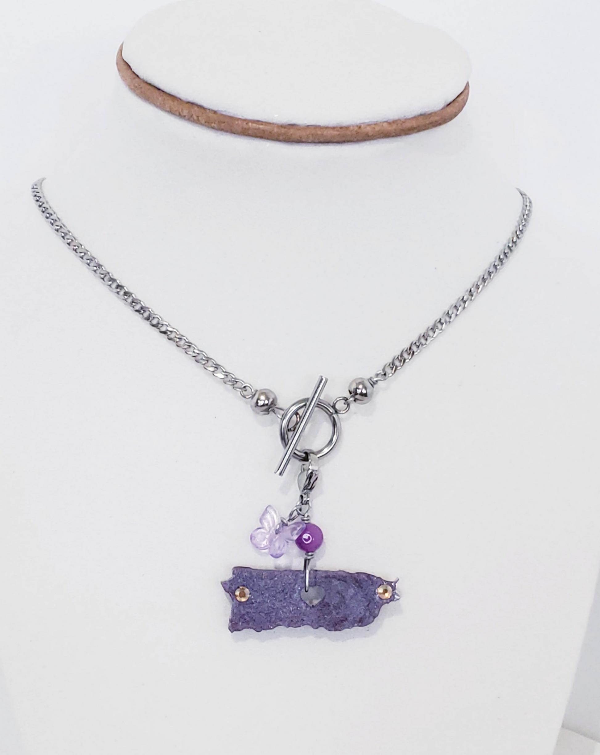 Collar en Acero Inoxidable con de Dijes desmontables del Mapa De P.R. en Resina con Violeta - K.Beloved LLC