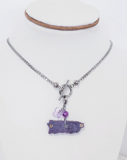 Collar en Acero Inoxidable con de Dijes desmontables del Mapa De P.R. en Resina con Violeta - K.Beloved LLC