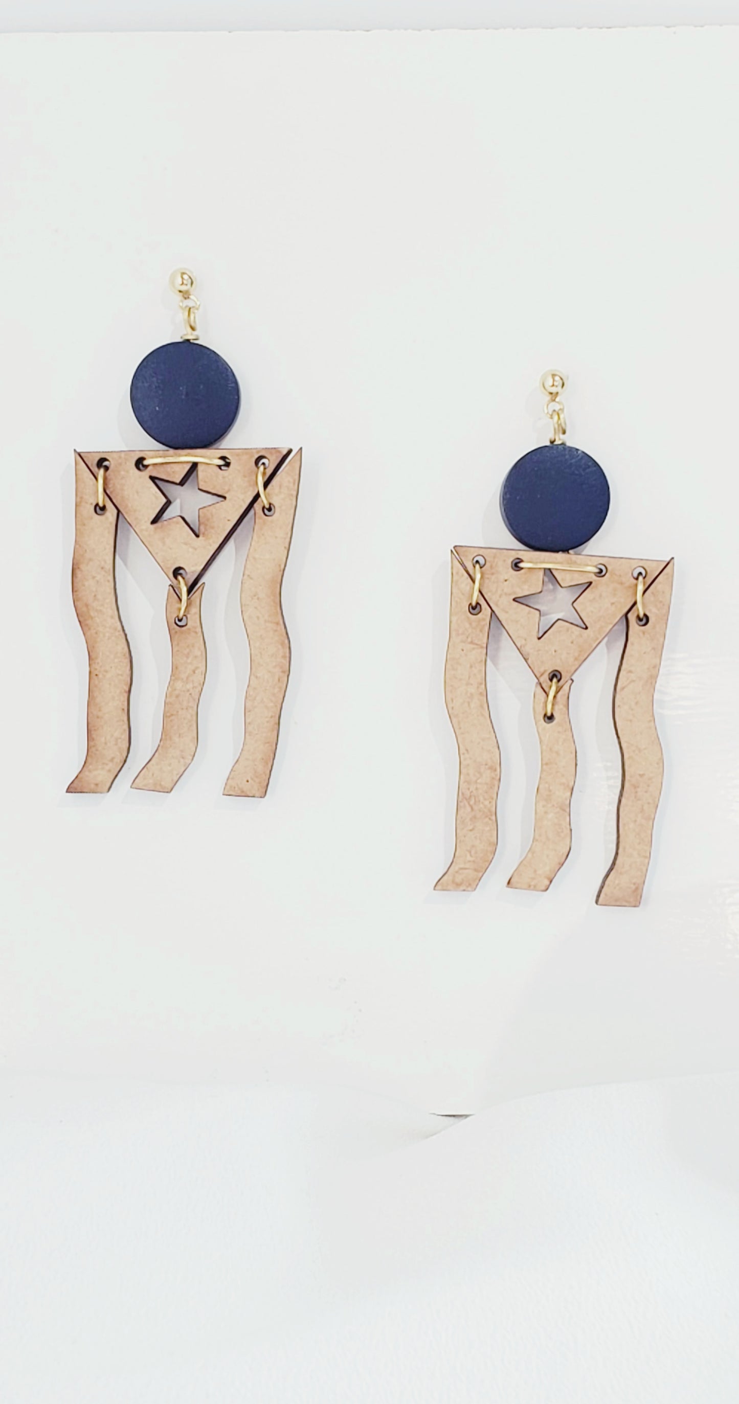 Pendientes de Madera con un Toque en Azul  de la Bandera de Puertoriqueña - K.Beloved LLC