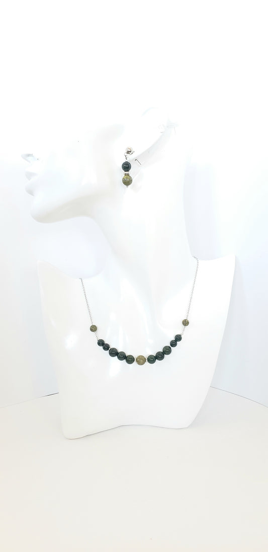 Delicado Collar y Aretes en Acero Inoxidable con Delicadas Piedras en Cuarzo Verde - K.Beloved LLC