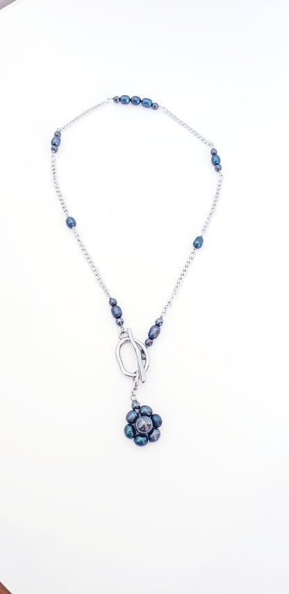 Conjunto de collar y aretes de Perlas Cultivadas de Agua Dulce con un Colgante desmontable en Flor de Perlas - K.Beloved LLC
