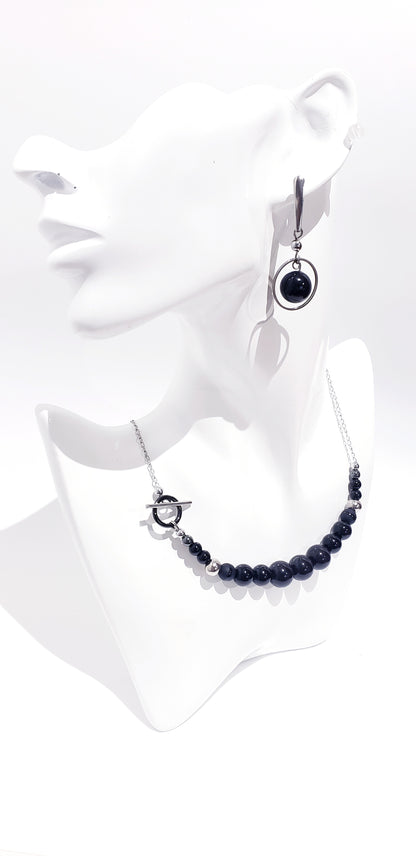 Conjunto de Collar y Aretes está elaborado en acero inoxidable con bellas  piedra de Agata y Onix negra. - K.Beloved LLC
