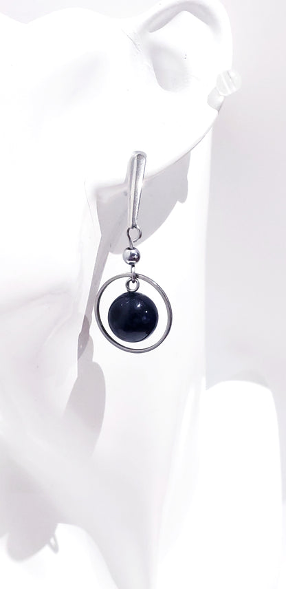 Conjunto de Collar y Aretes está elaborado en acero inoxidable con bellas  piedra de Agata y Onix negra. - K.Beloved LLC