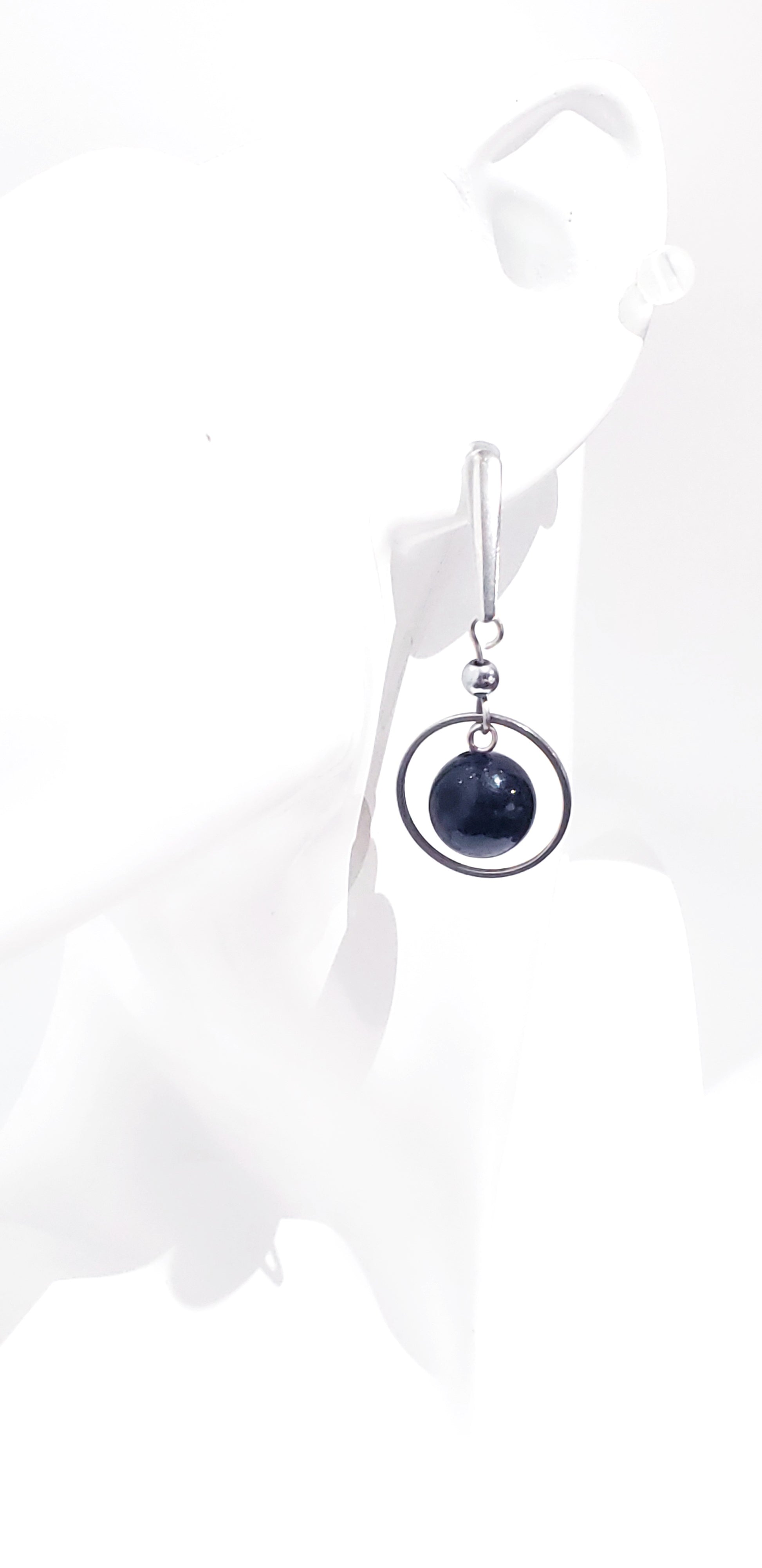 Conjunto de Collar y Aretes está elaborado en acero inoxidable con bellas  piedra de Agata y Onix negra. - K.Beloved LLC