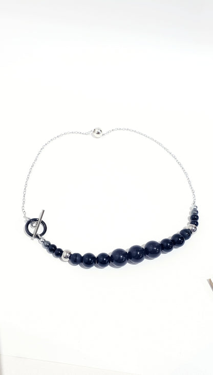 Conjunto de Collar y Aretes está elaborado en acero inoxidable con bellas  piedra de Agata y Onix negra. - K.Beloved LLC