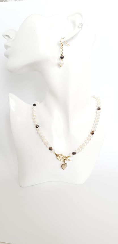 **Brilla con Estilo: Gargantilla y Aretes de Perlas y Tiger Eye, ¡Un equilibrio perfecto entre delicadeza y carácter! - K.Beloved LLC