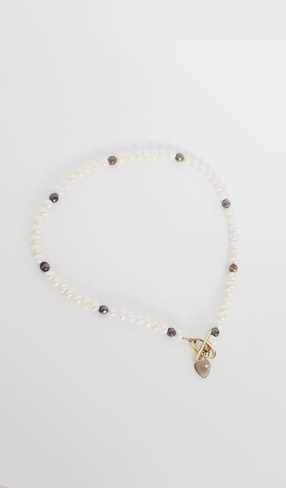 **Brilla con Estilo: Gargantilla y Aretes de Perlas y Tiger Eye, ¡Un equilibrio perfecto entre delicadeza y carácter! - K.Beloved LLC