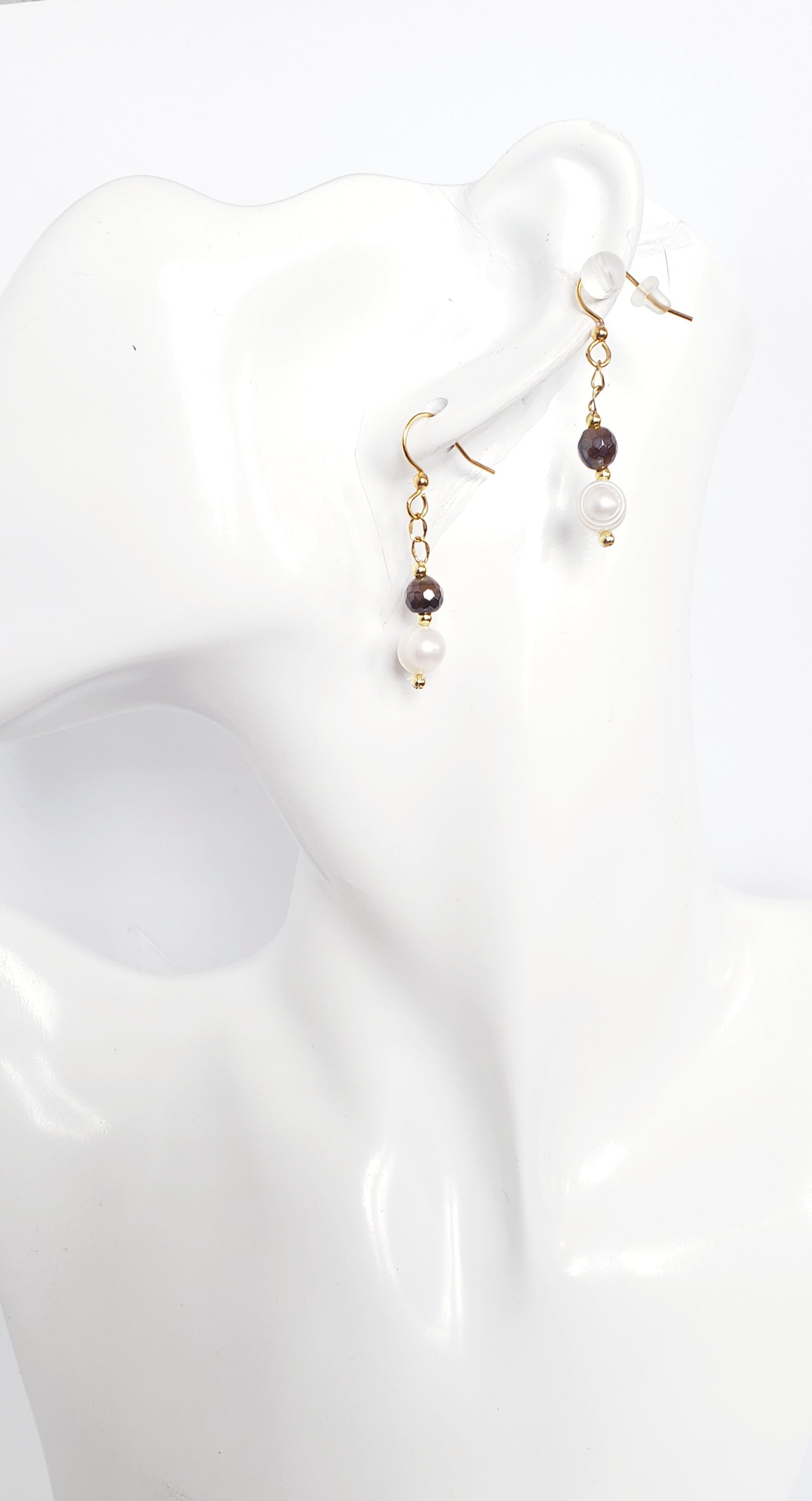 **Brilla con Estilo: Gargantilla y Aretes de Perlas y Tiger Eye, ¡Un equilibrio perfecto entre delicadeza y carácter! - K.Beloved LLC