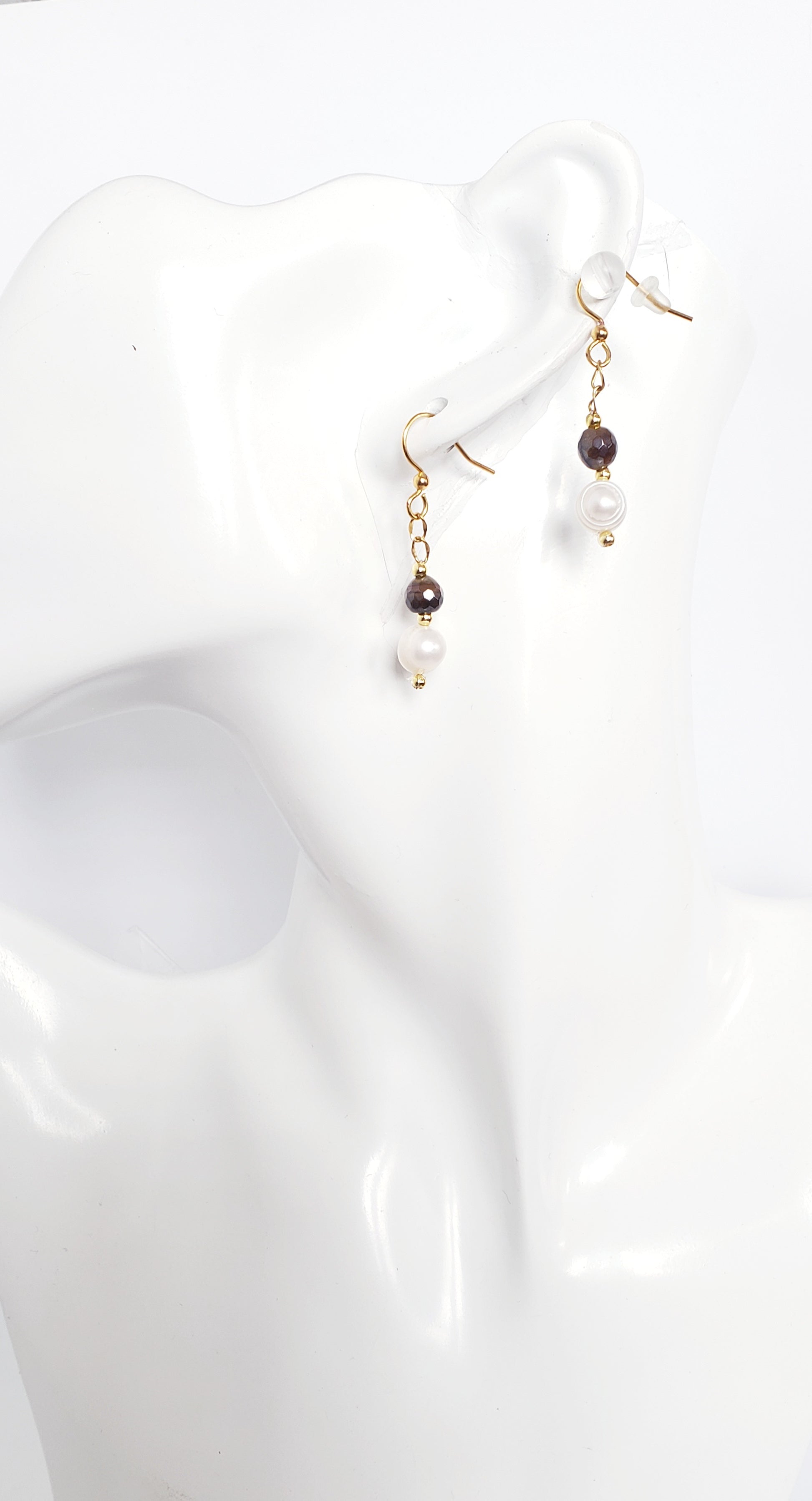 **Brilla con Estilo: Gargantilla y Aretes de Perlas y Tiger Eye, ¡Un equilibrio perfecto entre delicadeza y carácter! - K.Beloved LLC
