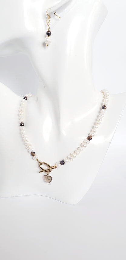 **Brilla con Estilo: Gargantilla y Aretes de Perlas y Tiger Eye, ¡Un equilibrio perfecto entre delicadeza y carácter! - K.Beloved LLC