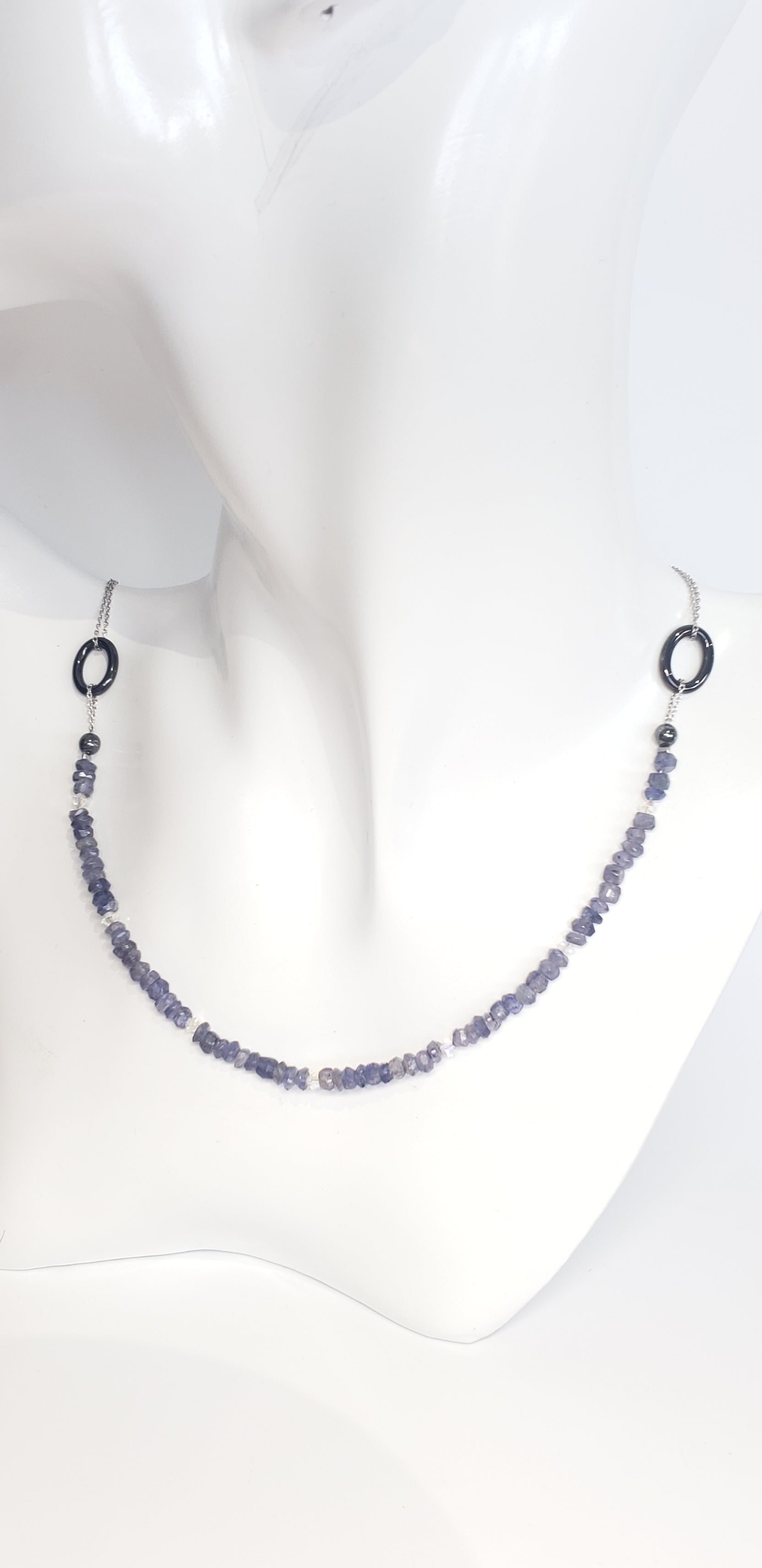 Dale un toque Delicado a tu Estilo con este hermoso Collar Combinado con sus Aretes en Plata 925 y delicada Piedra Iolite - K.Beloved LLC