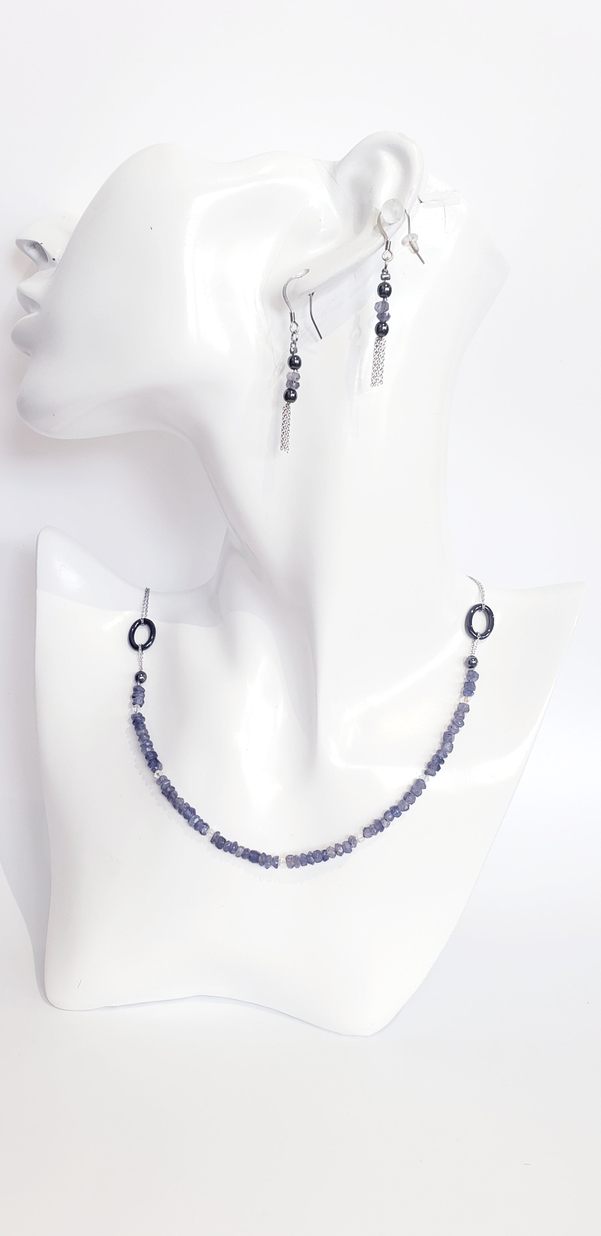 Dale un toque Delicado a tu Estilo con este hermoso Collar Combinado con sus Aretes en Plata 925 y delicada Piedra Iolite - K.Beloved LLC
