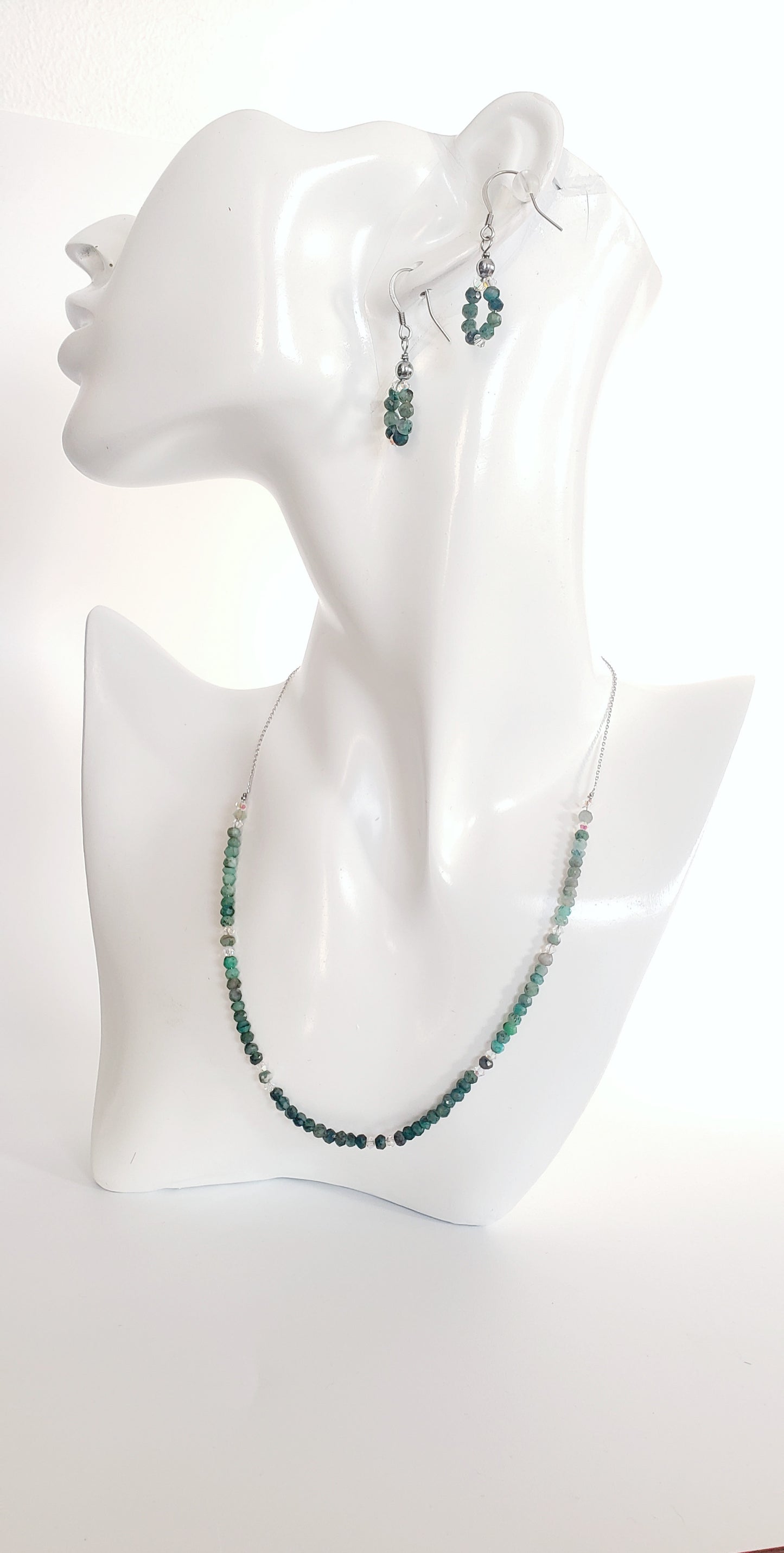 Elegancia Natural: Collar y Aretes en Plata 925 con Esmeraldas Genuinas - K.Beloved LLC