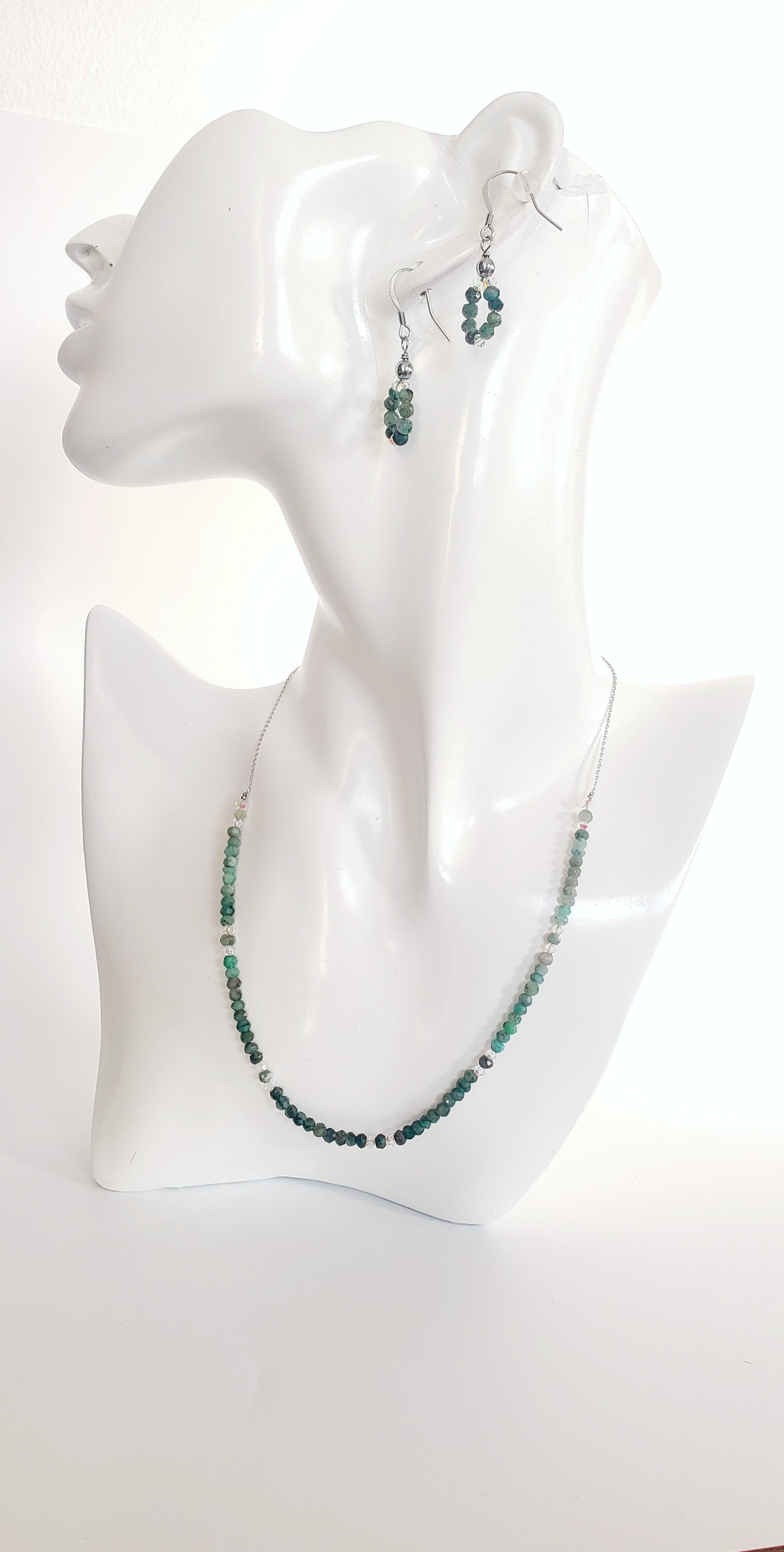 Elegancia Natural: Collar y Aretes en Plata 925 con Esmeraldas Genuinas - K.Beloved LLC