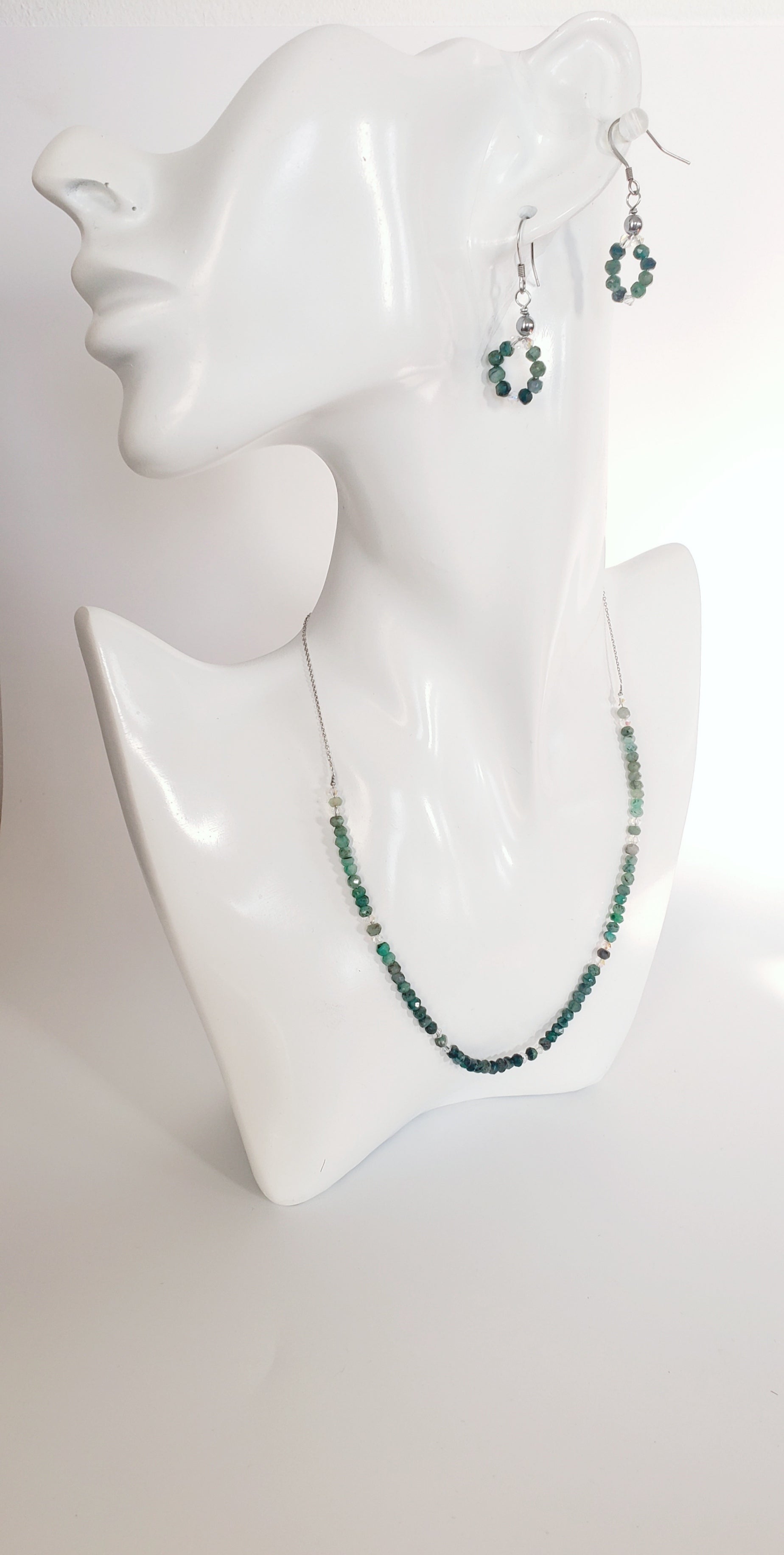 Elegancia Natural: Collar y Aretes en Plata 925 con Esmeraldas Genuinas - K.Beloved LLC