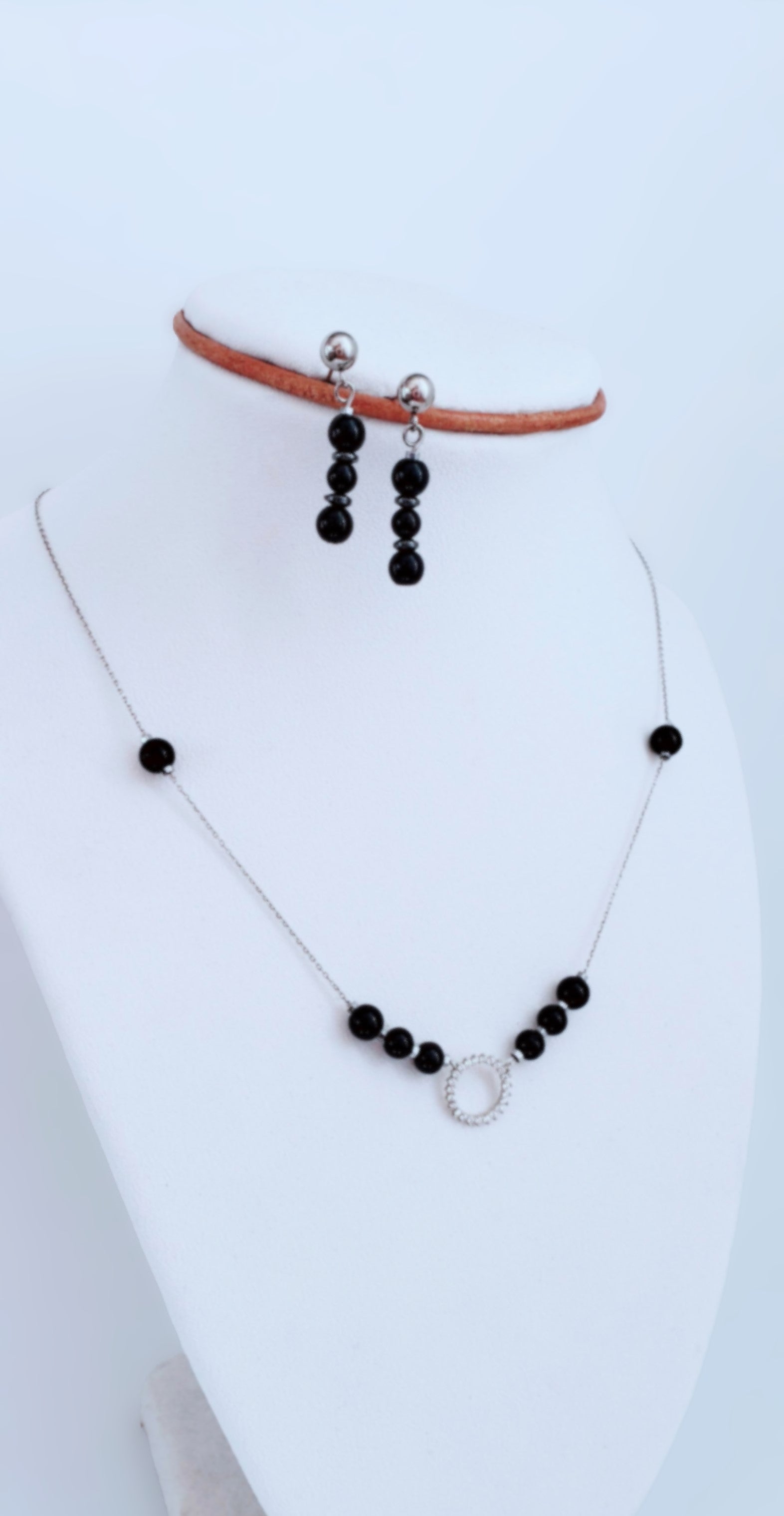 Dúo de impacto: Collar y aretes de Ágate Negra, el toque elegante y versátil que tu estilo necesita - K.Beloved LLC