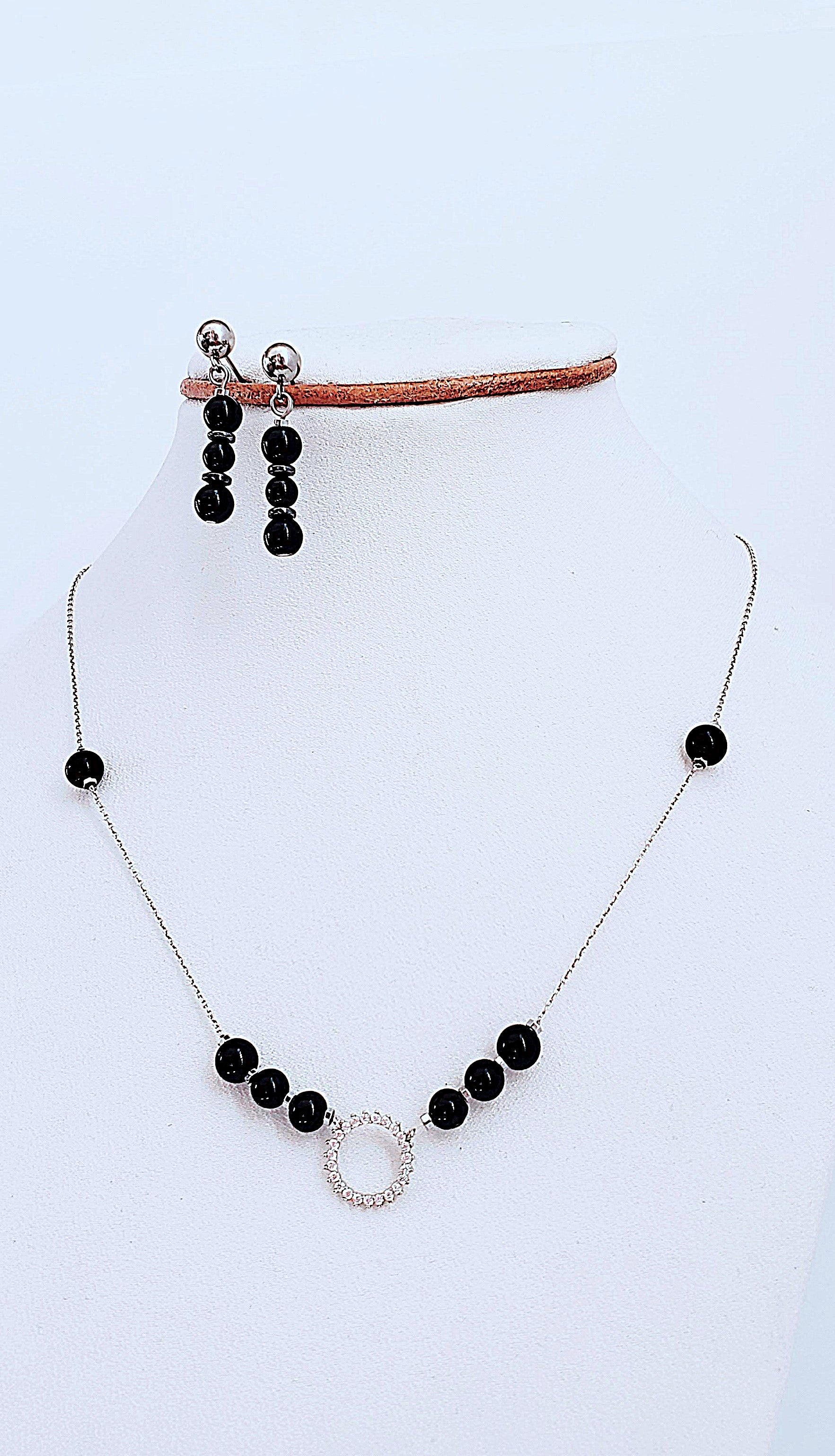Dúo de impacto: Collar y aretes de Ágate Negra, el toque elegante y versátil que tu estilo necesita - K.Beloved LLC