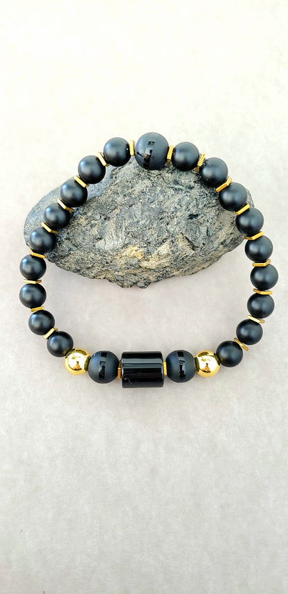 Esta pulsera impresionante combina piedras de gran significado, ideal para hombres que buscan proyectar confianza, estilo y fortaleza en cada detalle. - K.Beloved LLC