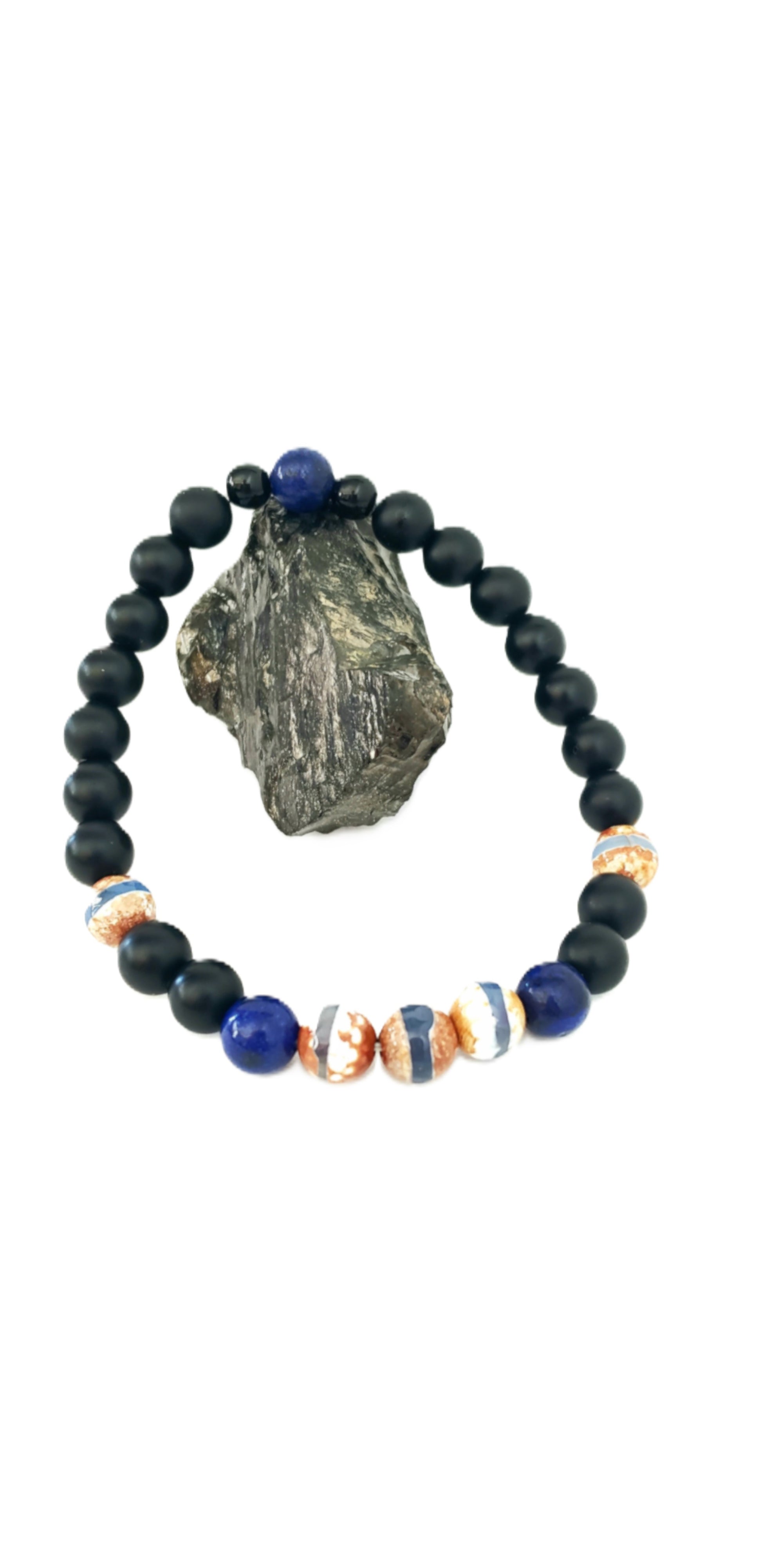 Esta pulsera combina piedras poderosas que proyectan carácter, equilibrio y protección - K.Beloved LLC