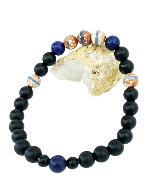 Esta pulsera combina piedras poderosas que proyectan carácter, equilibrio y protección - K.Beloved LLC