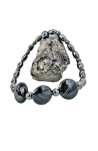 Pulsera de Agate y Hematite, combina piedras poderosas para hombres con carácter, que buscan proteger su energía y proyectar estabilidad con estilo. - K.Beloved LLC