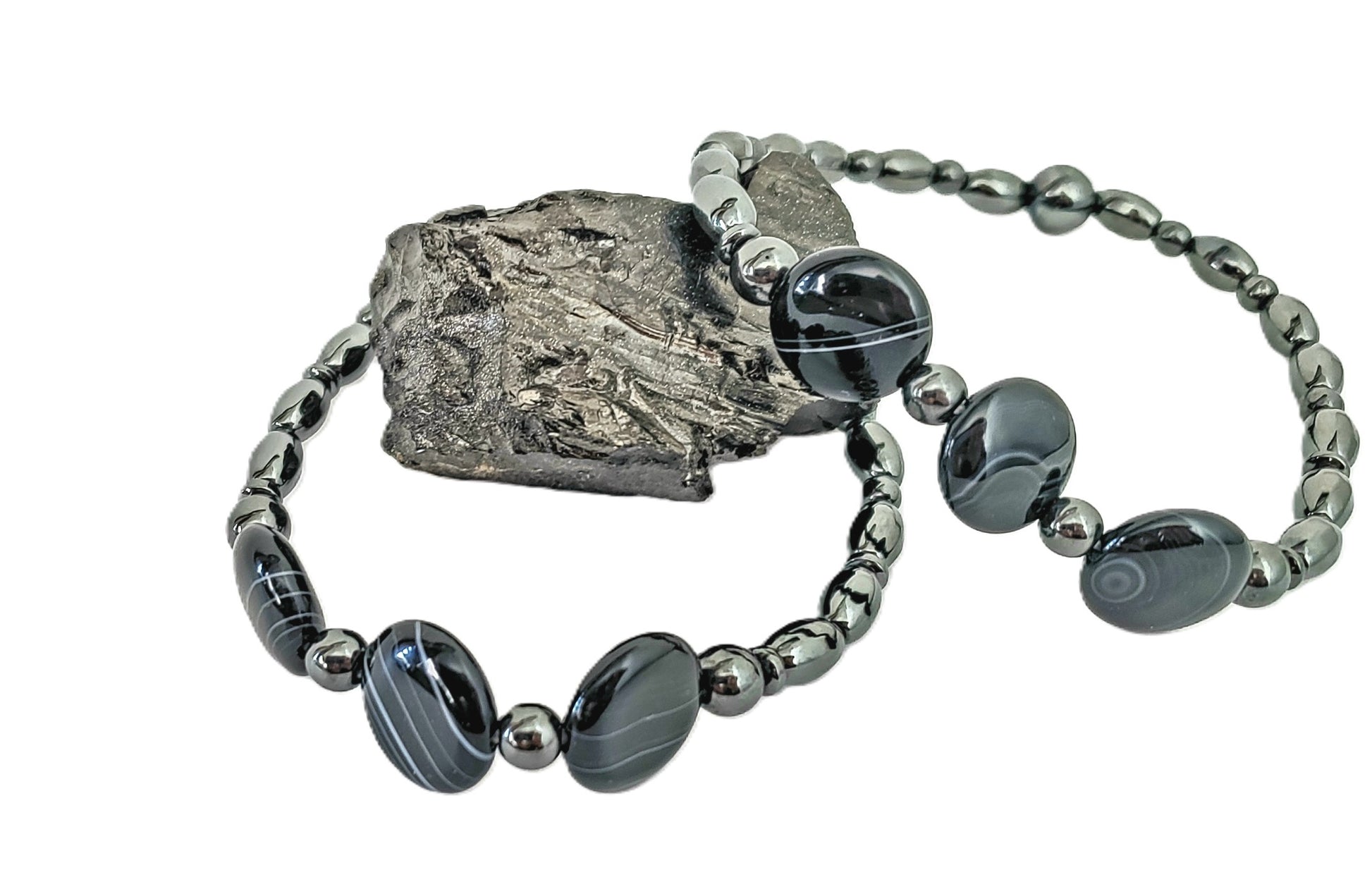 Pulsera de Agate y Hematite, combina piedras poderosas para hombres con carácter, que buscan proteger su energía y proyectar estabilidad con estilo. - K.Beloved LLC