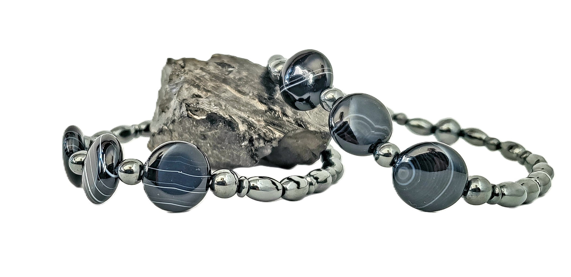 Pulsera de Agate y Hematite, combina piedras poderosas para hombres con carácter, que buscan proteger su energía y proyectar estabilidad con estilo. - K.Beloved LLC